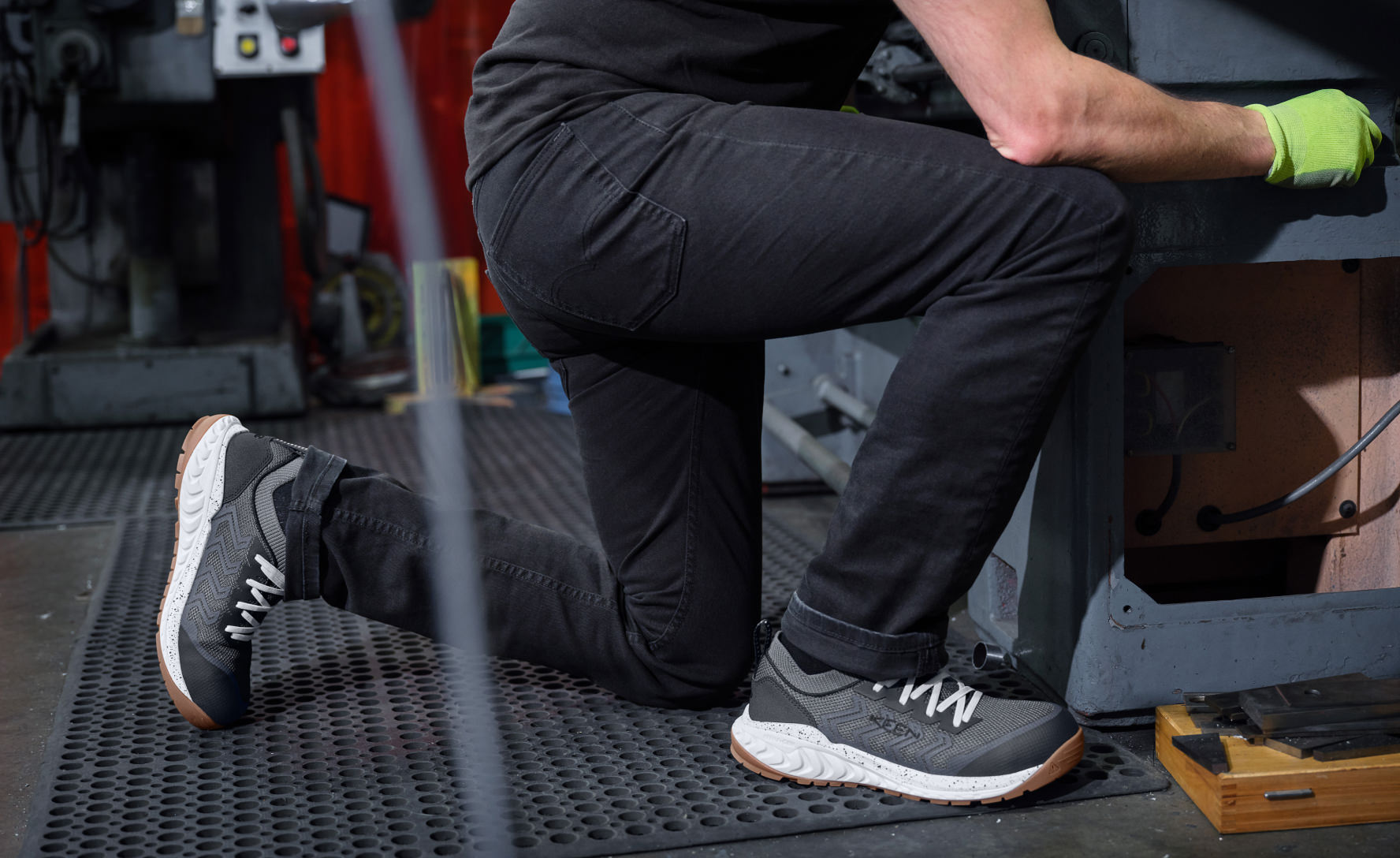 Men's Arvada Shift Work Sneaker (Carbon Toe) | Martini Olive/Black - Image 7